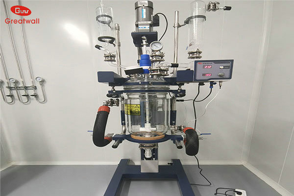 什么是夾套玻璃反應(yīng)釜（單層/雙層夾套）？